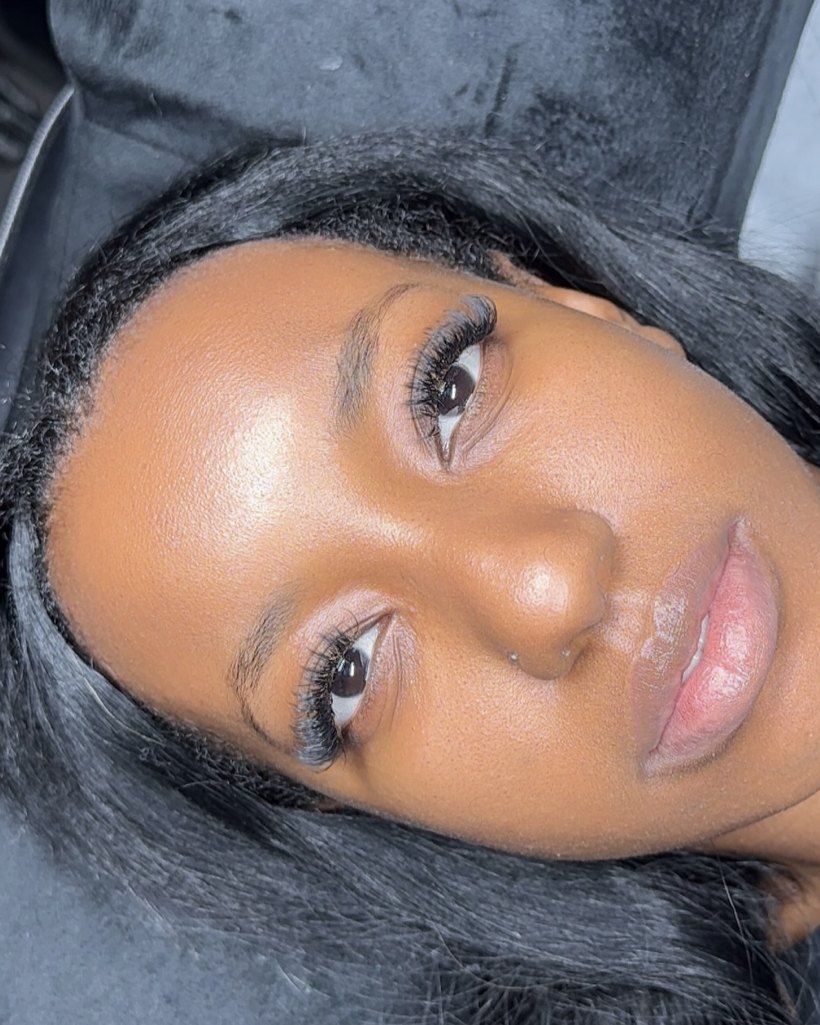 Classic lash extensions, Reading