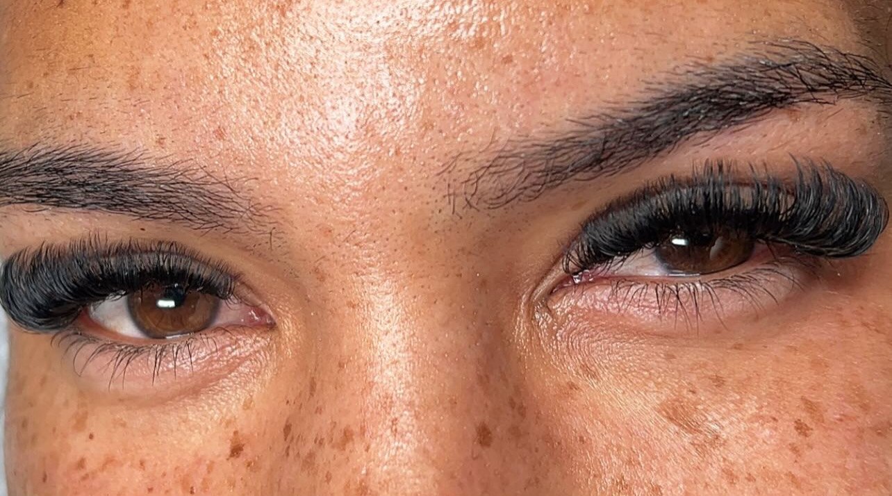 Volume lash extension set close up